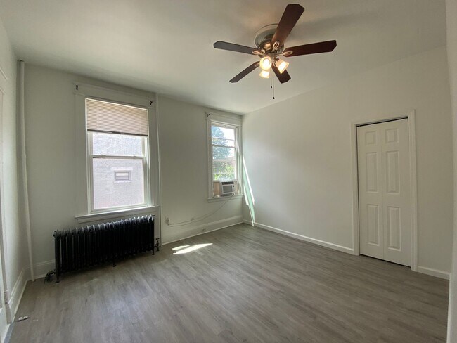 Building Photo - 2314 Victor St