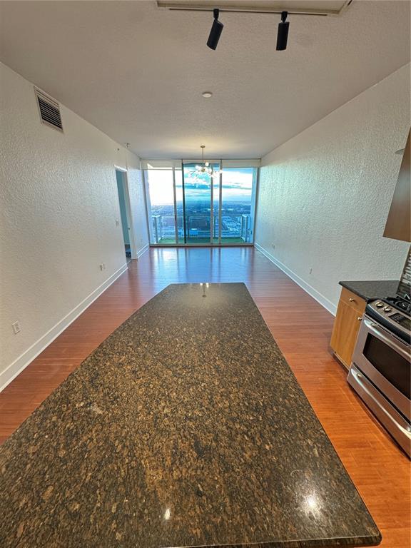 Building Photo - 150 E Robinson St