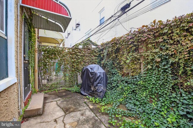 Building Photo - 116 McClellan St