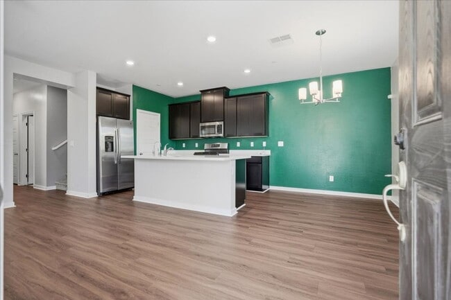 Building Photo - 6510 Silver Estates St
