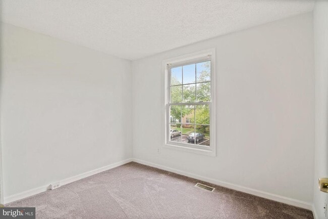 Building Photo - 302 Ridgecrest Ct