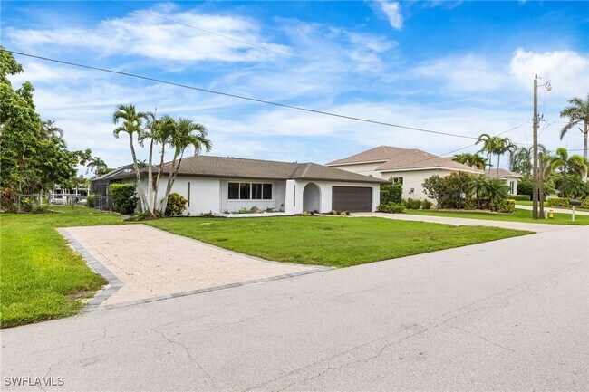 Building Photo - 1041 N Waterway Dr