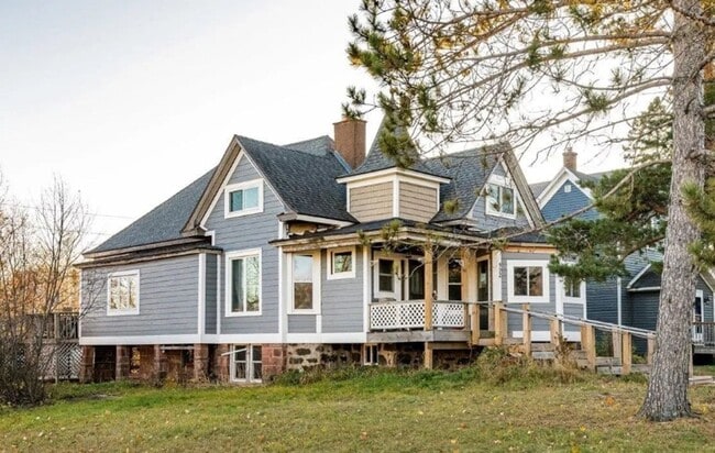 Building Photo - 902 9th Ave