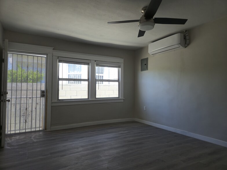 Building Photo - 209 W Ave 26