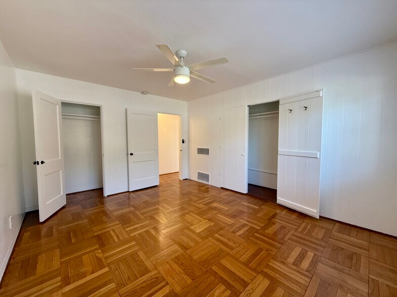 Building Photo - 5530 Village Grn