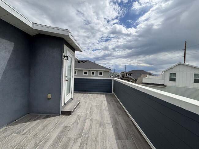 Building Photo - 153 E Brushy Canyon St