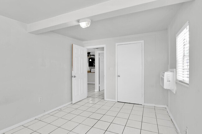 Building Photo - 817 N J St