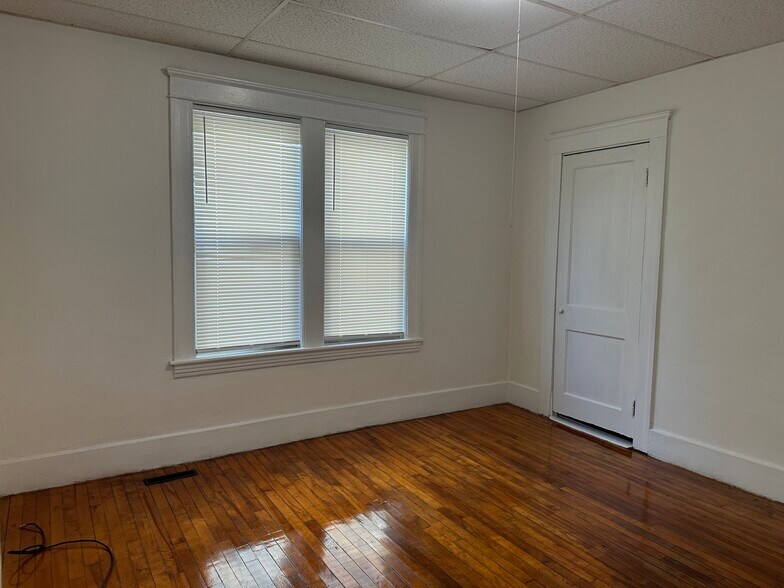 Building Photo - 208 Pilgrim Ave