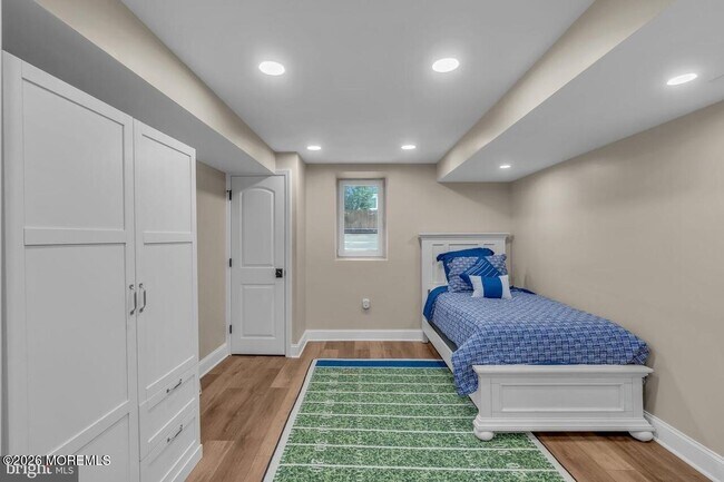 Building Photo - 9 Chadwell Ct