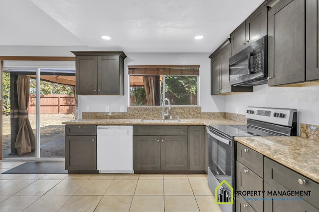 Building Photo - Remodeled 4-Bedroom Retreat with Large Backyard