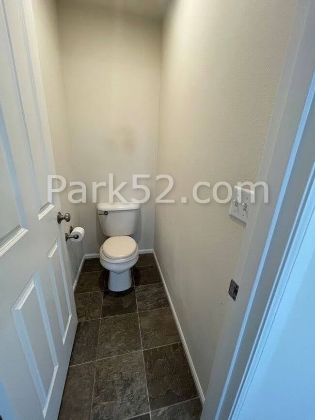 Building Photo - Beautiful 4 Bedroom 3 Bath In The Saddle Creek Community In Fife!