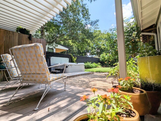 Building Photo - Remodeled Home Next To Zilker Park - 3 BR / 2 BA