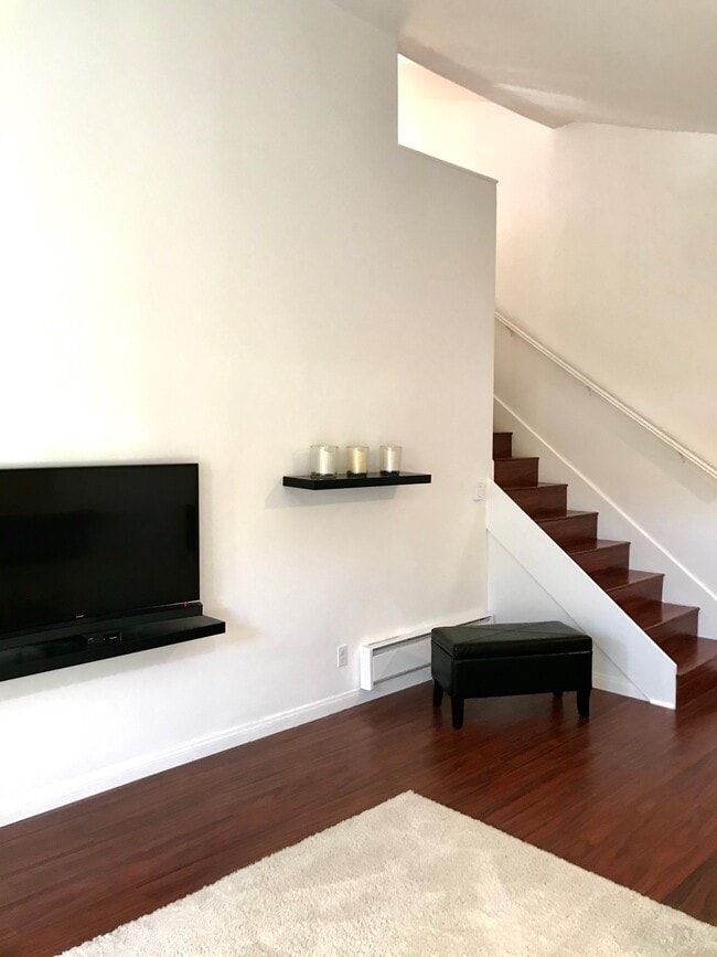 Building Photo - 656 Grand Ave