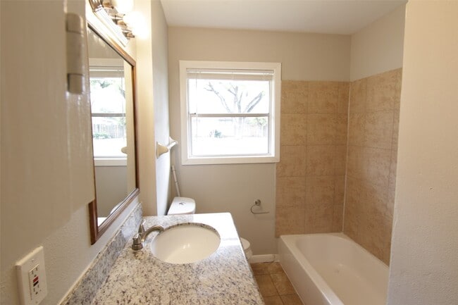 Building Photo - 6915 Edgemoor Dr