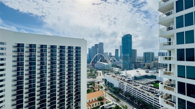 Building Photo - 1717 N Bayshore Dr