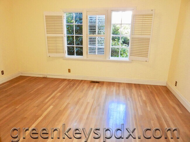 Building Photo - 10197-1136