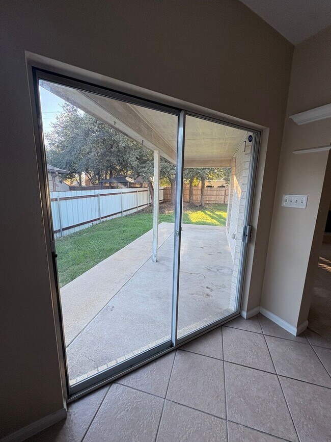 Building Photo - AVAILABLE NOW!