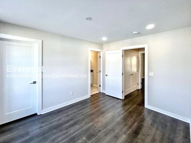 Building Photo - 301 Jeffries Wy