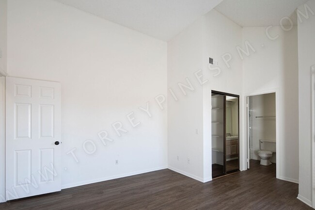 Building Photo - *OPEN HOUSE: 11/29 11:30am-12:30pm* 3BR Townhouse in Pacific Beach + W/D