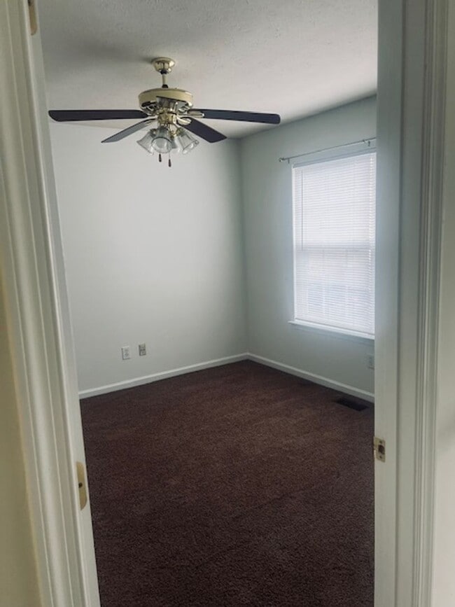 Building Photo - Jordans Crossing