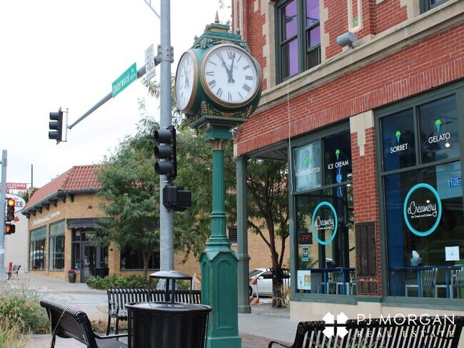 Building Photo - 5022I