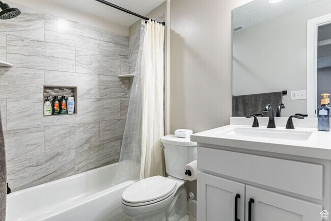 Building Photo - Awesome upgraded House w 2 car attached