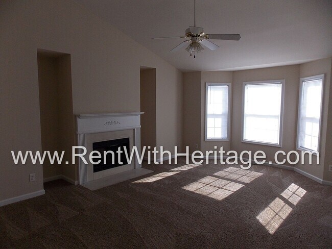 Building Photo - WONDERFUL HOME WITH FULL FINISHED BASEMENT / 5Bd - 3Ba / FENCED YARD