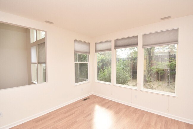 Building Photo - Caughlin Ranch Beauty Clean and Comfortable and Close to Shopping