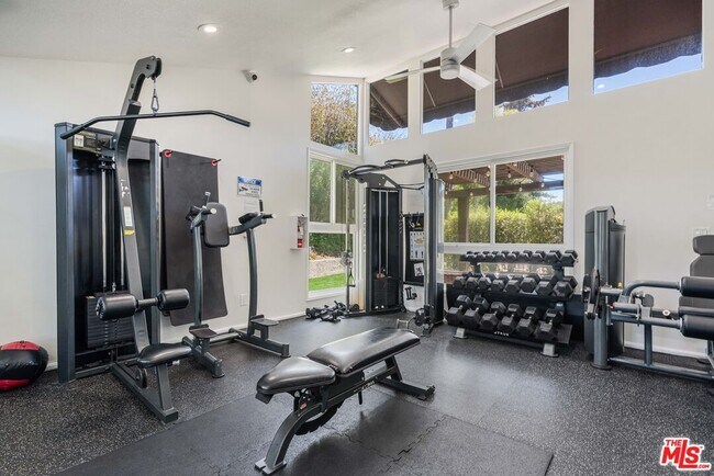 Building Photo - 17241 Palisades Cir