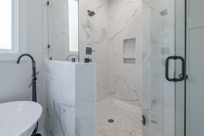 Building Photo - 1005 State St