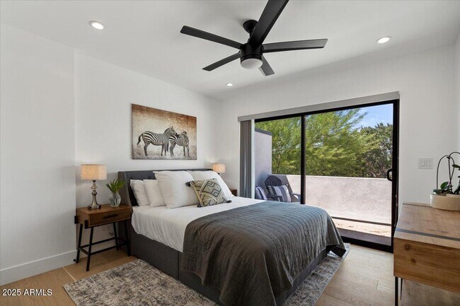 Building Photo - 220 W Monterosa St