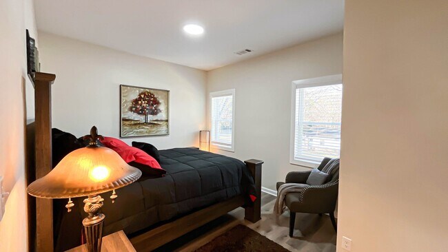 Building Photo - 2813 Mead Rd