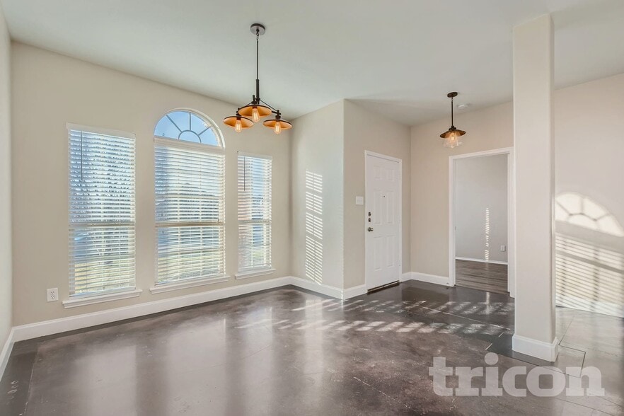 Building Photo - 2186 Liriope Ln