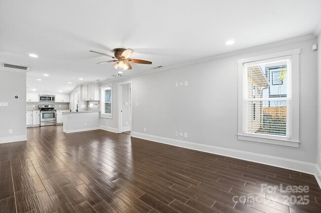 Building Photo - 2830 Hilliard Dr