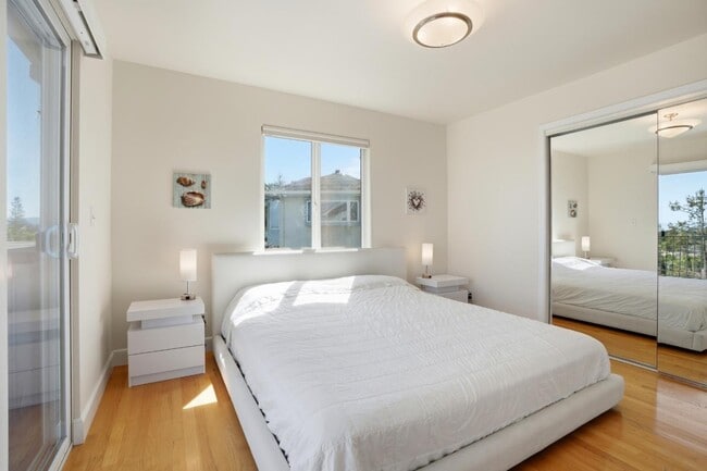 Building Photo - 531 Upland Rd