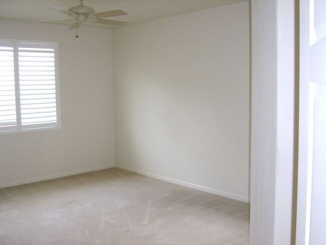 Building Photo - Lovely home, gardener, some utilities included