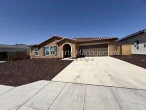 Building Photo - 2208 S Helm Ave