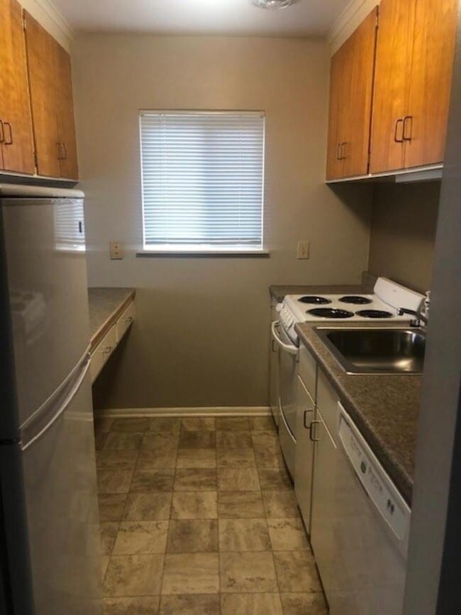 Building Photo - 1 bedroom in Seattle WA 98105