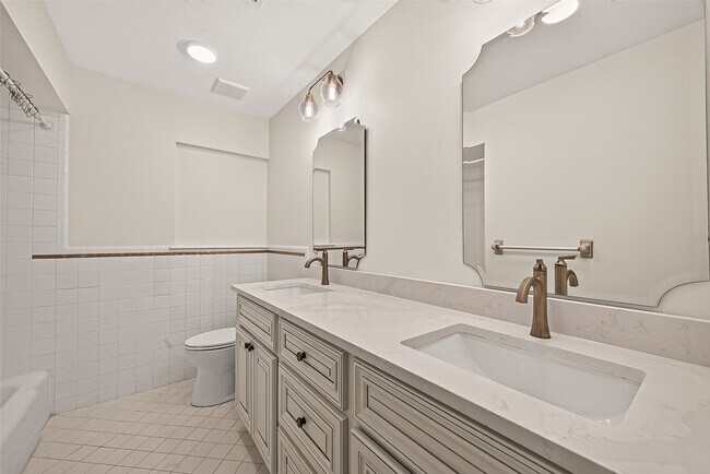 Building Photo - 12411 Pinerock Ln