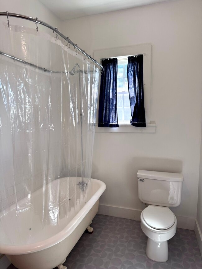 Building Photo - 311 N Division St