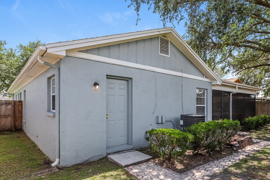 Building Photo - 1521 Vernon Ct