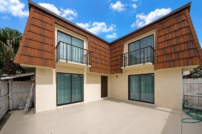 Building Photo - 2173 White Pine Cir