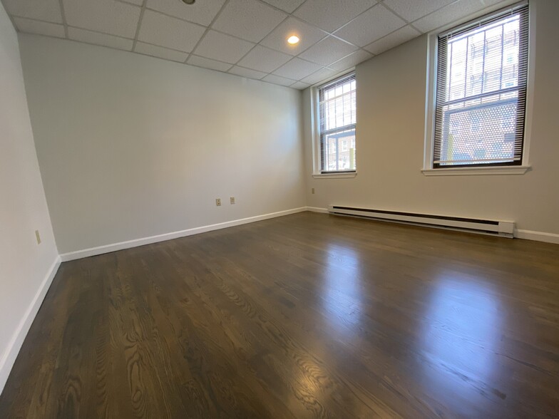 Building Photo - 121 Jersey St