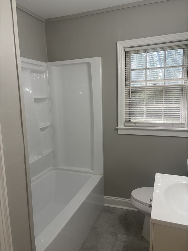 Building Photo - 1622 Alta Vista Ave