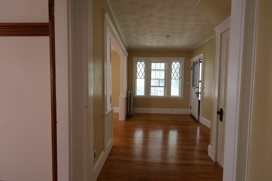 Building Photo - 39 Trowbridge St