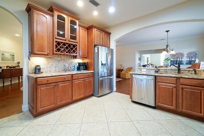 Building Photo - 913 Lotus Vista Dr
