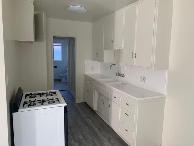 Interior Photo - 1425 E. Appleton St.