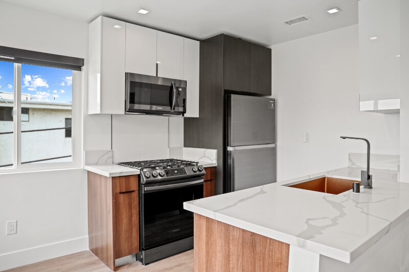 Building Photo - 701 N Hill Pl