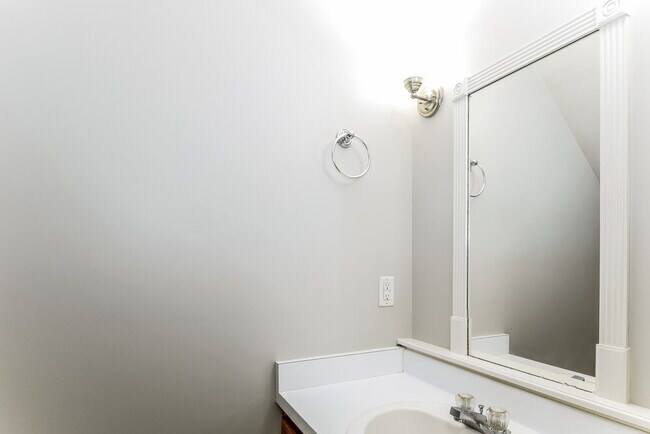 Building Photo - 231 Woodshire Ln