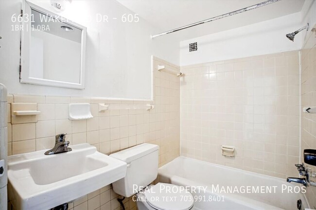 Building Photo - 6631 Wakefield Dr